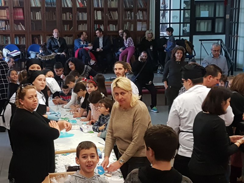 Ο Σύλλογος Γονέων και Κηδεμόνων του Δημοτικού Σχολείου Ιωλκού ευχαριστεί θερμά το ΙΙΕΚ Δήμου Βόλου για τη πολύτιμη βοήθεια του στο χριστο