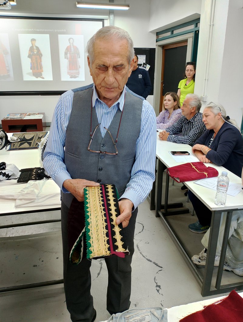 Παρουσίαση - σεμινάριο Παραδοσιακής Φορεσιάς στην ΙΣΑΕΚ ( ΙΙΕΚ ) Δήμου Βόλου. Την Τετάρτη 24/4 το απόγευμα στο χώρο της Σχολής, πραγματοποιήθ