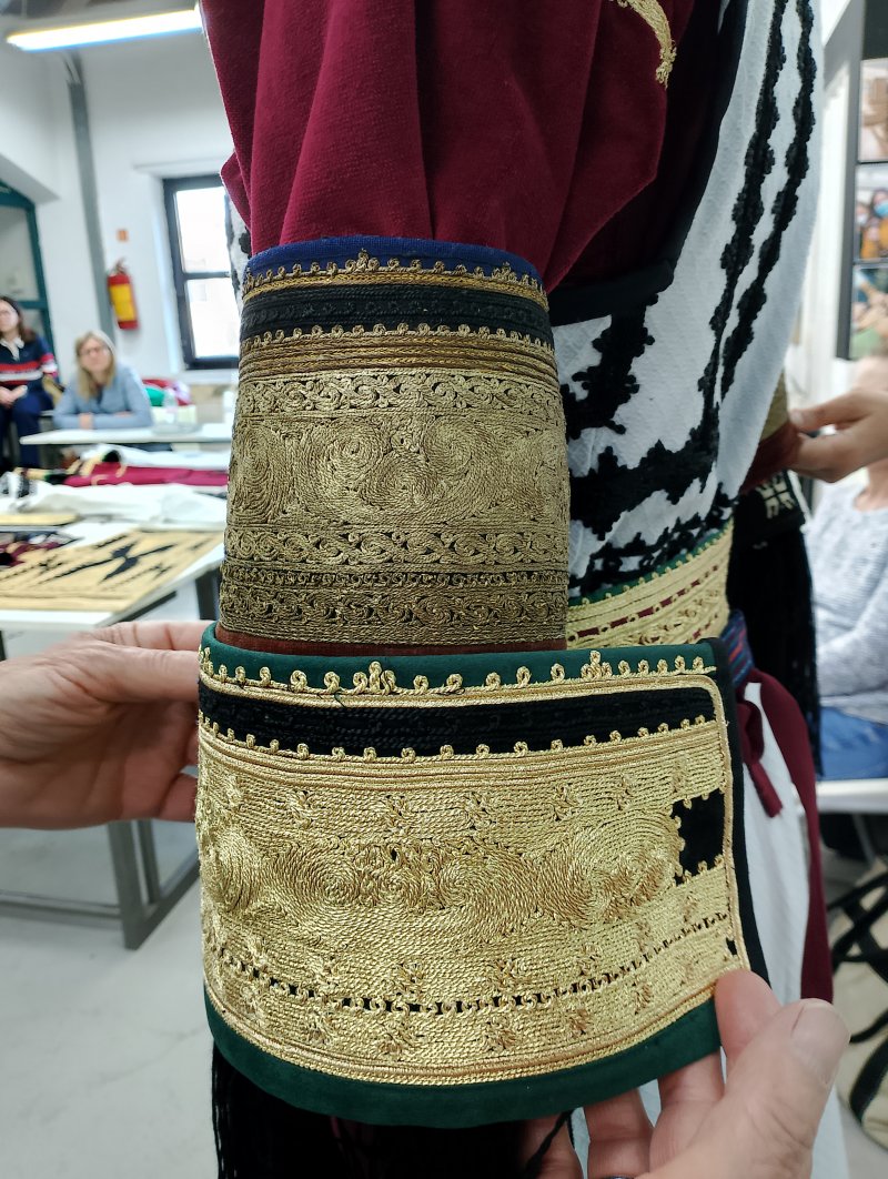 Παρουσίαση - σεμινάριο Παραδοσιακής Φορεσιάς στην ΙΣΑΕΚ ( ΙΙΕΚ ) Δήμου Βόλου. Την Τετάρτη 24/4 το απόγευμα στο χώρο της Σχολής, πραγματοποιήθ