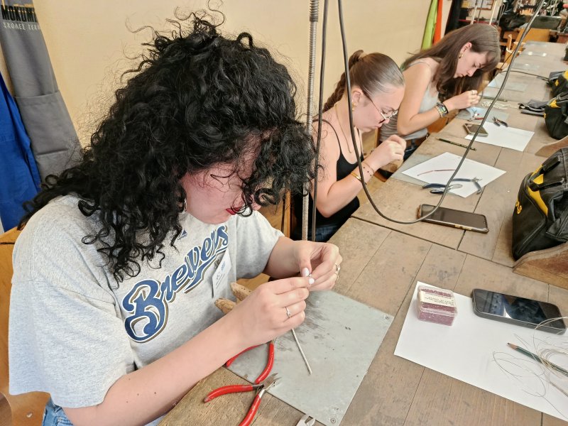 Participation of the I.S.A.E.K. of Volos Municipality in the European Jewelry Schools Meeting of PLE in Thessaloniki. I .S.A.E.K. of Volos Municipality successfully participated in the 31st European Conference of Jewelry Schools of PLE in Thessaloniki, he