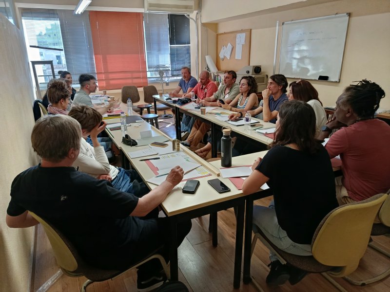 Participation of the I.S.A.E.K. of Volos Municipality in the European Jewelry Schools Meeting of PLE in Thessaloniki. I .S.A.E.K. of Volos Municipality successfully participated in the 31st European Conference of Jewelry Schools of PLE in Thessaloniki, he