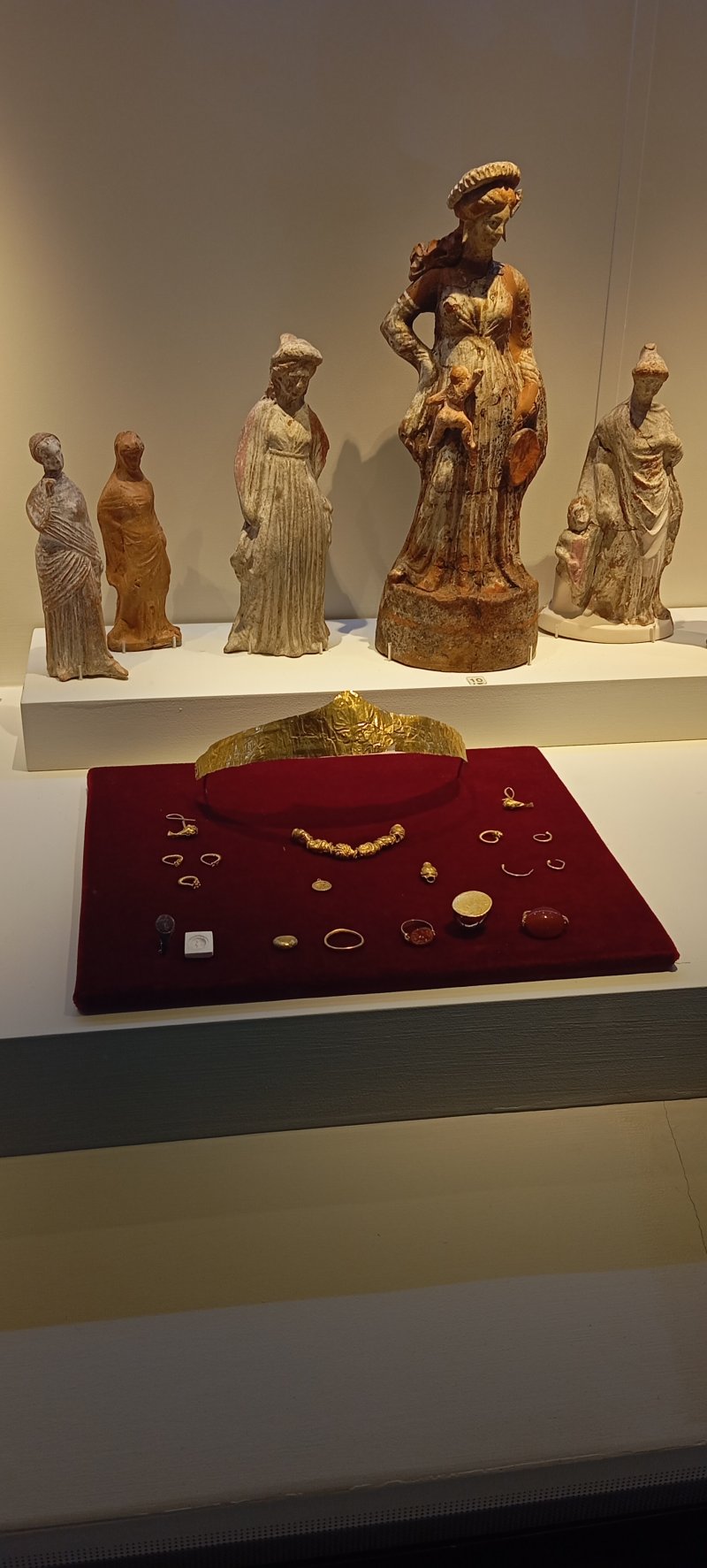 Participation of the I.S.A.E.K. of Volos Municipality in the European Jewelry Schools Meeting of PLE in Thessaloniki. I .S.A.E.K. of Volos Municipality successfully participated in the 31st European Conference of Jewelry Schools of PLE in Thessaloniki, he