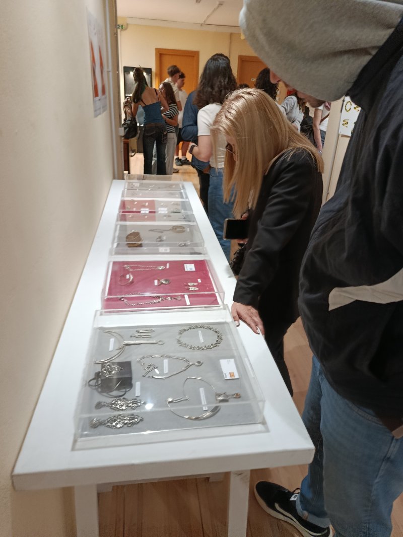 Participation of the I.S.A.E.K. of Volos Municipality in the European Jewelry Schools Meeting of PLE in Thessaloniki. I .S.A.E.K. of Volos Municipality successfully participated in the 31st European Conference of Jewelry Schools of PLE in Thessaloniki, he