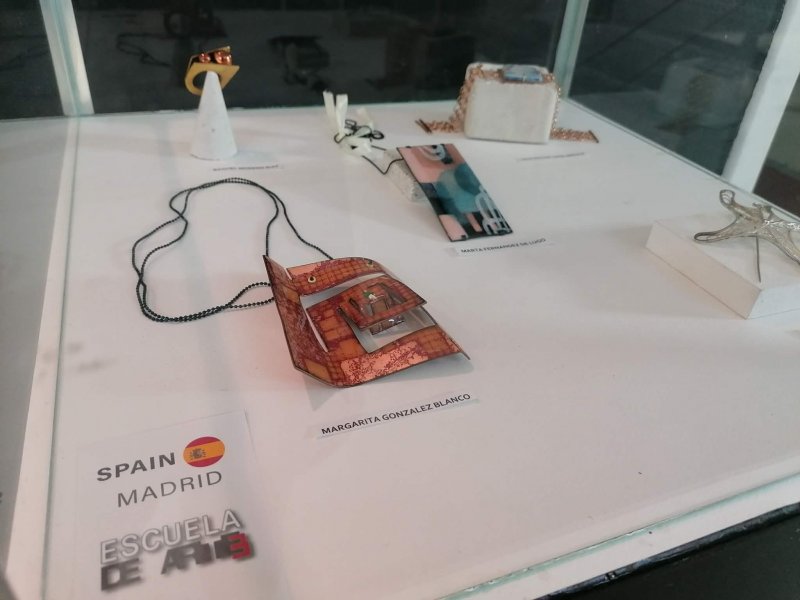 Opening of the European Traveling Jewelry Exhibition of P.L.E. (Parlement Lyceen Europeen) at ISAEK of Volos Municipality in Greece Opening of the European Traveling Jewelry Exhibition of the European Parliament of Jewlery Schools P.L.E. (Parlament Lyc