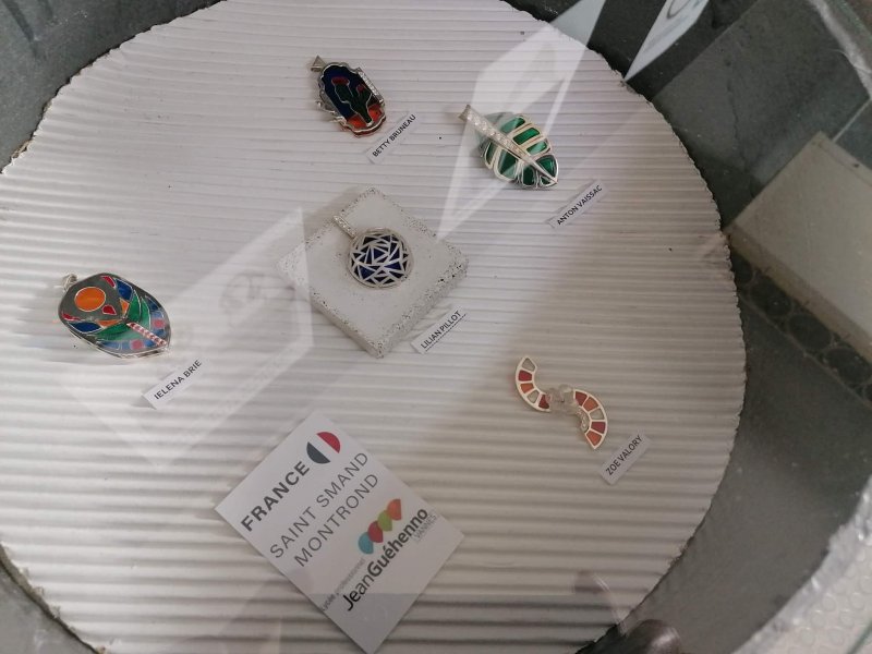 Opening of the European Traveling Jewelry Exhibition of P.L.E. (Parlement Lyceen Europeen) at ISAEK of Volos Municipality in Greece Opening of the European Traveling Jewelry Exhibition of the European Parliament of Jewlery Schools P.L.E. (Parlament Lyc