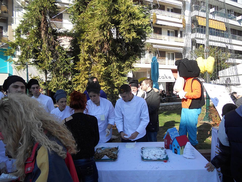 Σπουδαστές και σπουδάστριες των ειδικοτήτων Μαγειρικής και Υποδοχής του Ι.Ι.Ε.Κ. Δήμου Βόλου στις Εκδηλώσεις που οργάνωσε ο Δήμος Βόλου για