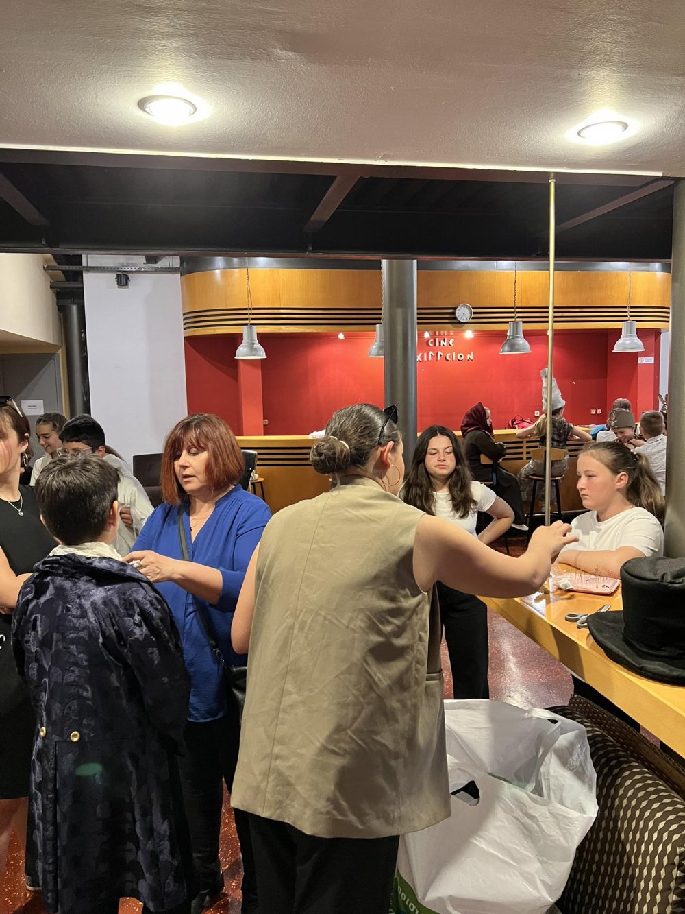 Δημιουργία Κοστουμιών από τις Σχεδιάστριες Μόδας, για παραστάσεις του φροντιστηρίου Αγγλικών Λάνη