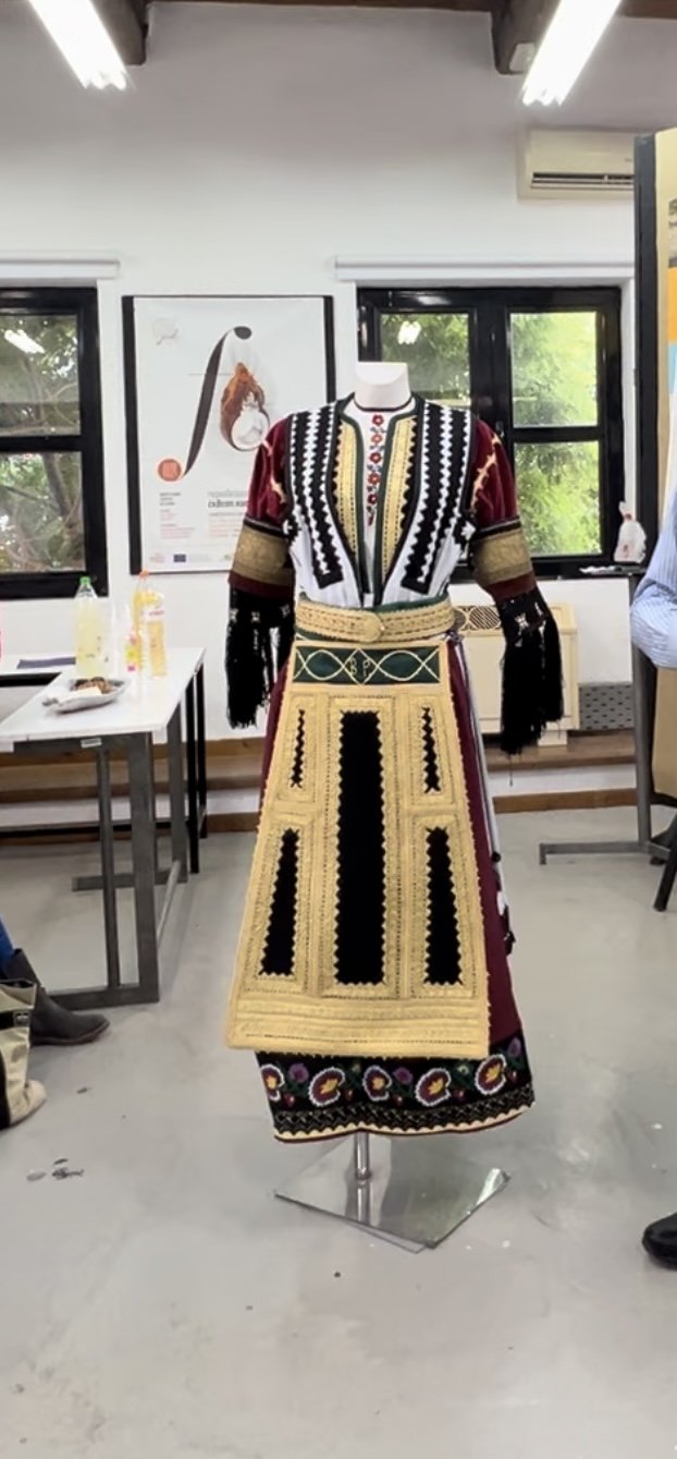 Παρουσίαση - σεμινάριο Παραδοσιακής Φορεσιάς στην ΙΣΑΕΚ ( ΙΙΕΚ ) Δήμου Βόλου