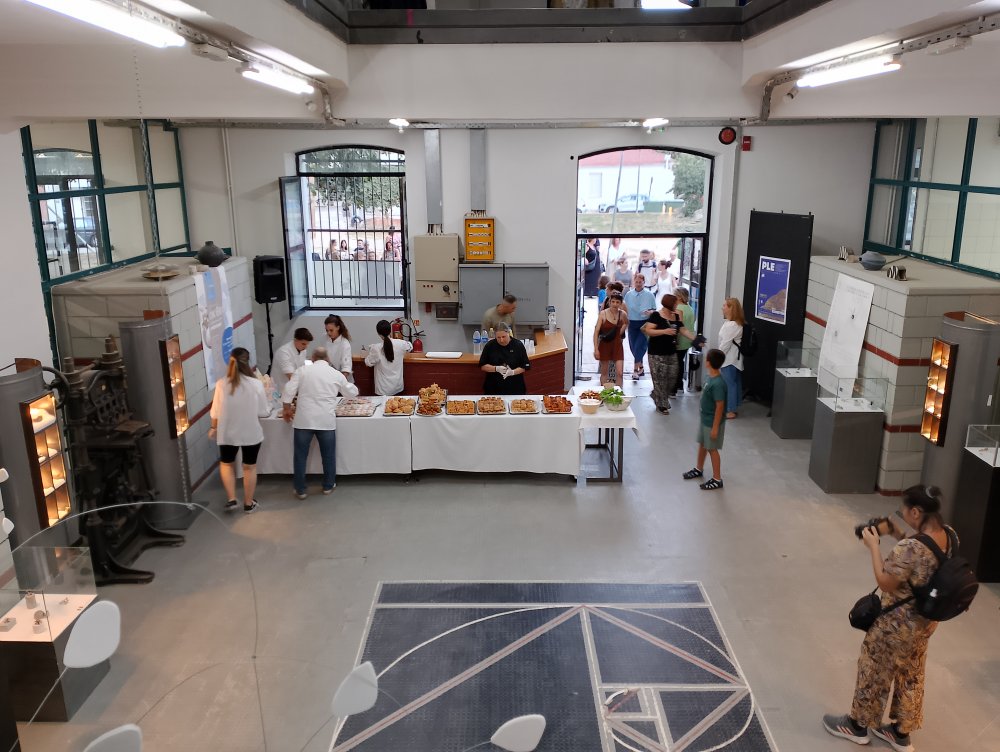 Ετήσια Έκθεση Σπουδαστικών Εργασιών & Πανευρωπαική Περιοδεύοθσα Έκθεση Κοσμήματος στην ΙΣΑΕΚ ( ΙΙΕΚ ) Δήμου Βόλου