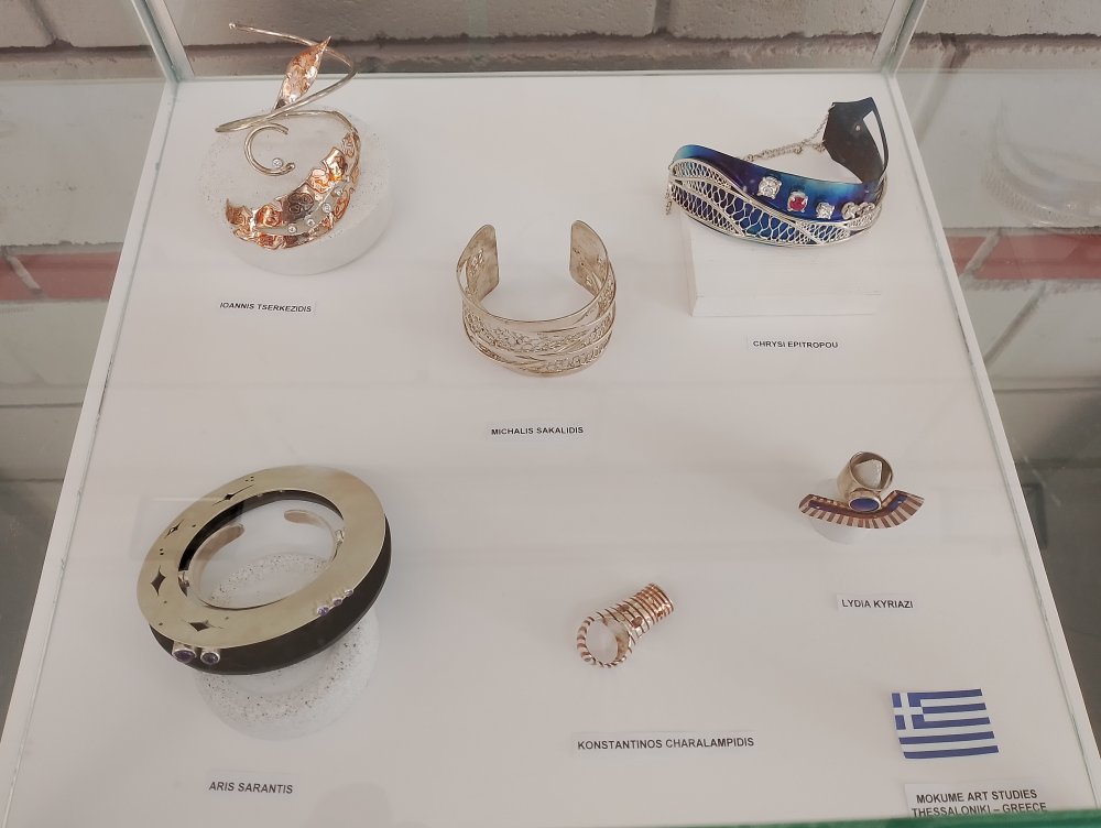 Ετήσια Έκθεση Σπουδαστικών Εργασιών & Πανευρωπαική Περιοδεύοθσα Έκθεση Κοσμήματος στην ΙΣΑΕΚ ( ΙΙΕΚ ) Δήμου Βόλου