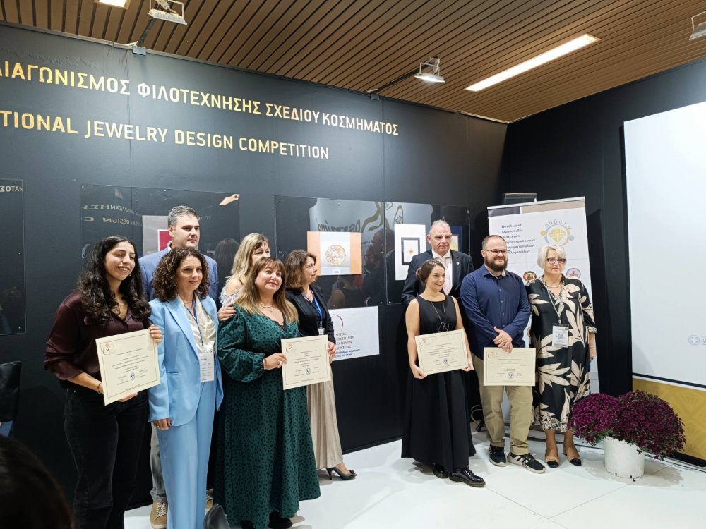 Δύο Πανελλήνια βραβεία στο σχεδιασμό Κοσμήματος για σπουδάστρια του τμήματος Κοσμήματος της Ι.Σ.Α.Ε.Κ Δήμου Βόλου στην Διεθνή έκθεση Kosmima